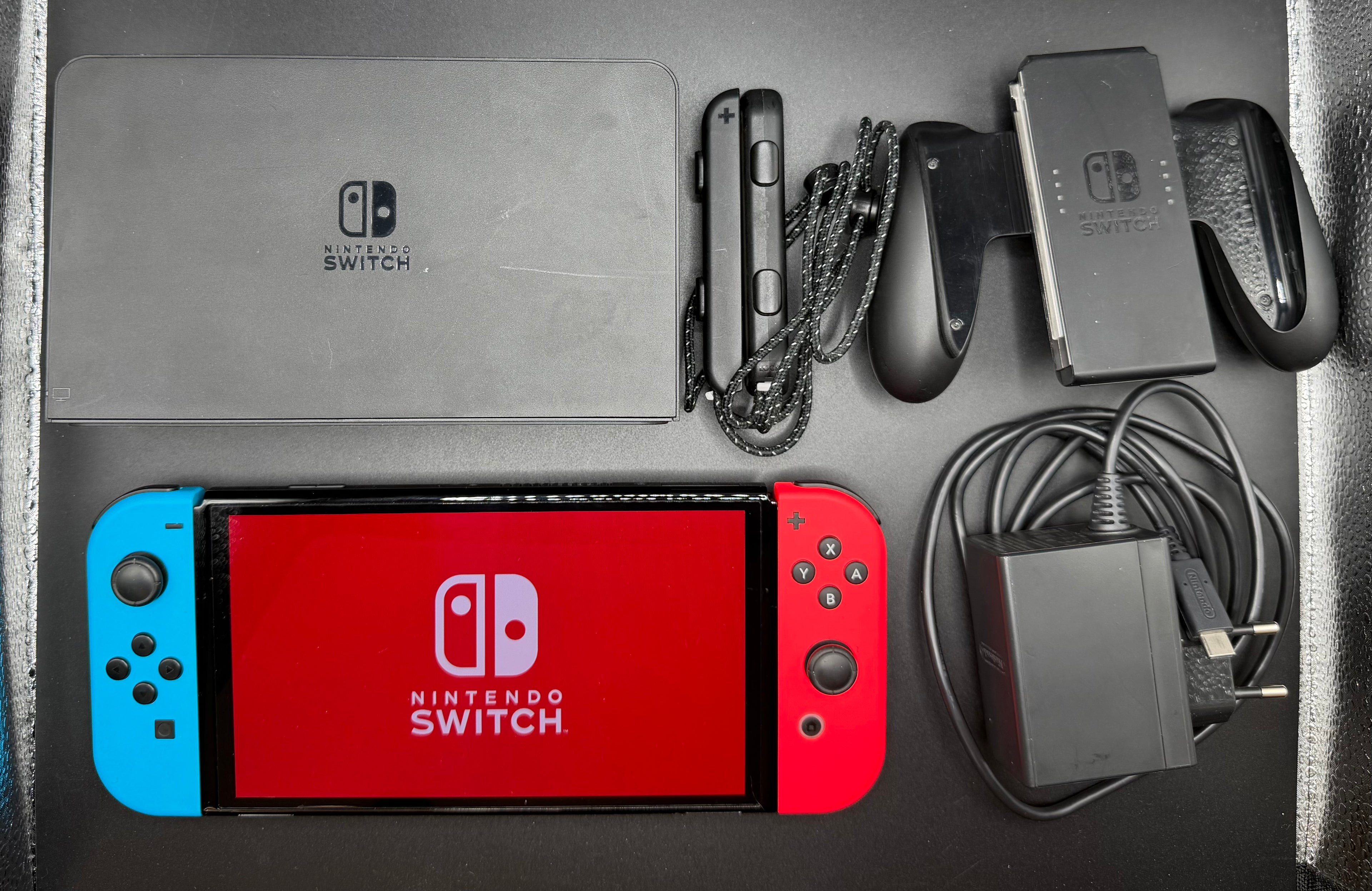 Nintendo Switch OLED – Röd/Blå - 7" Oled