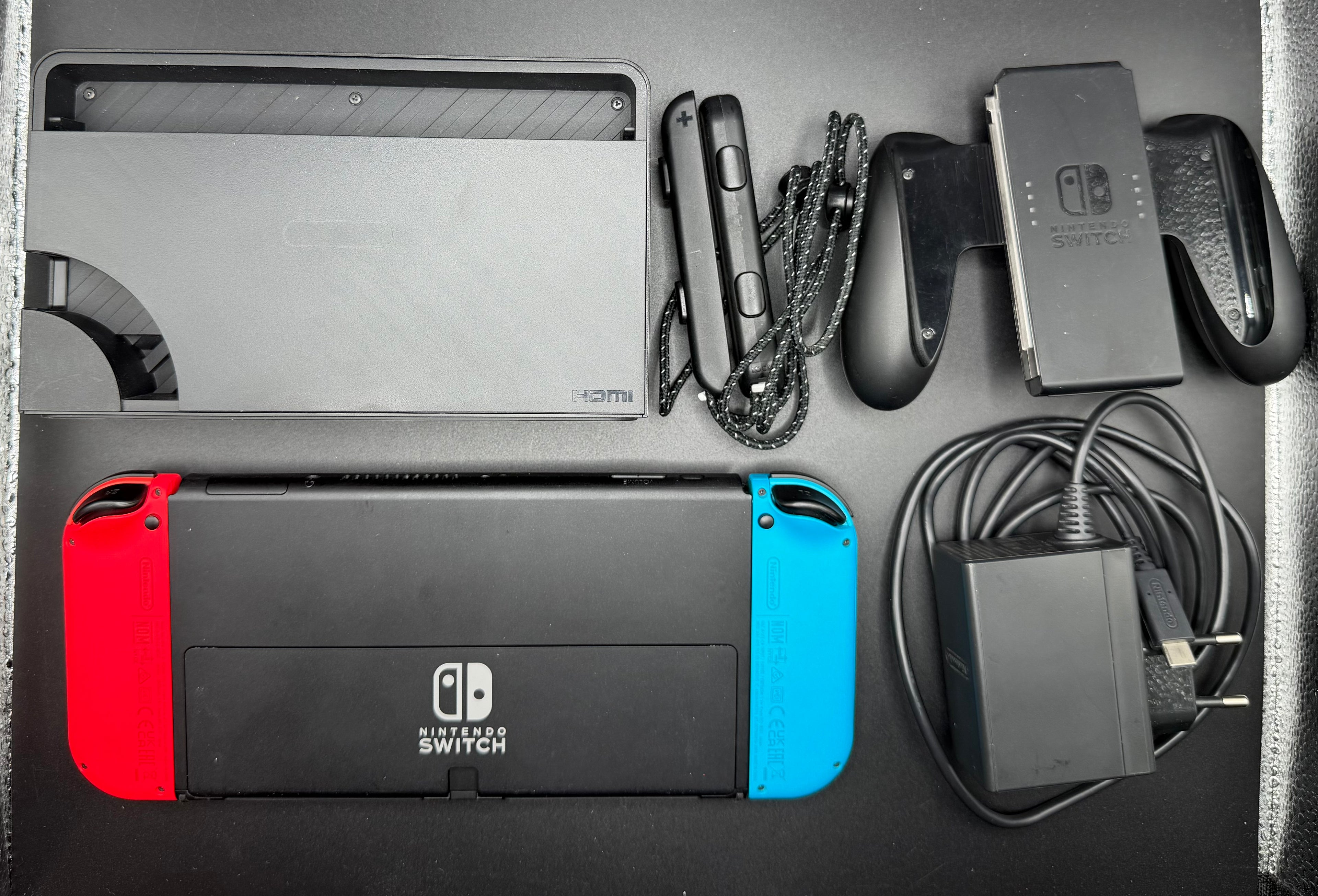 Nintendo Switch OLED – Röd/Blå - 7" Oled