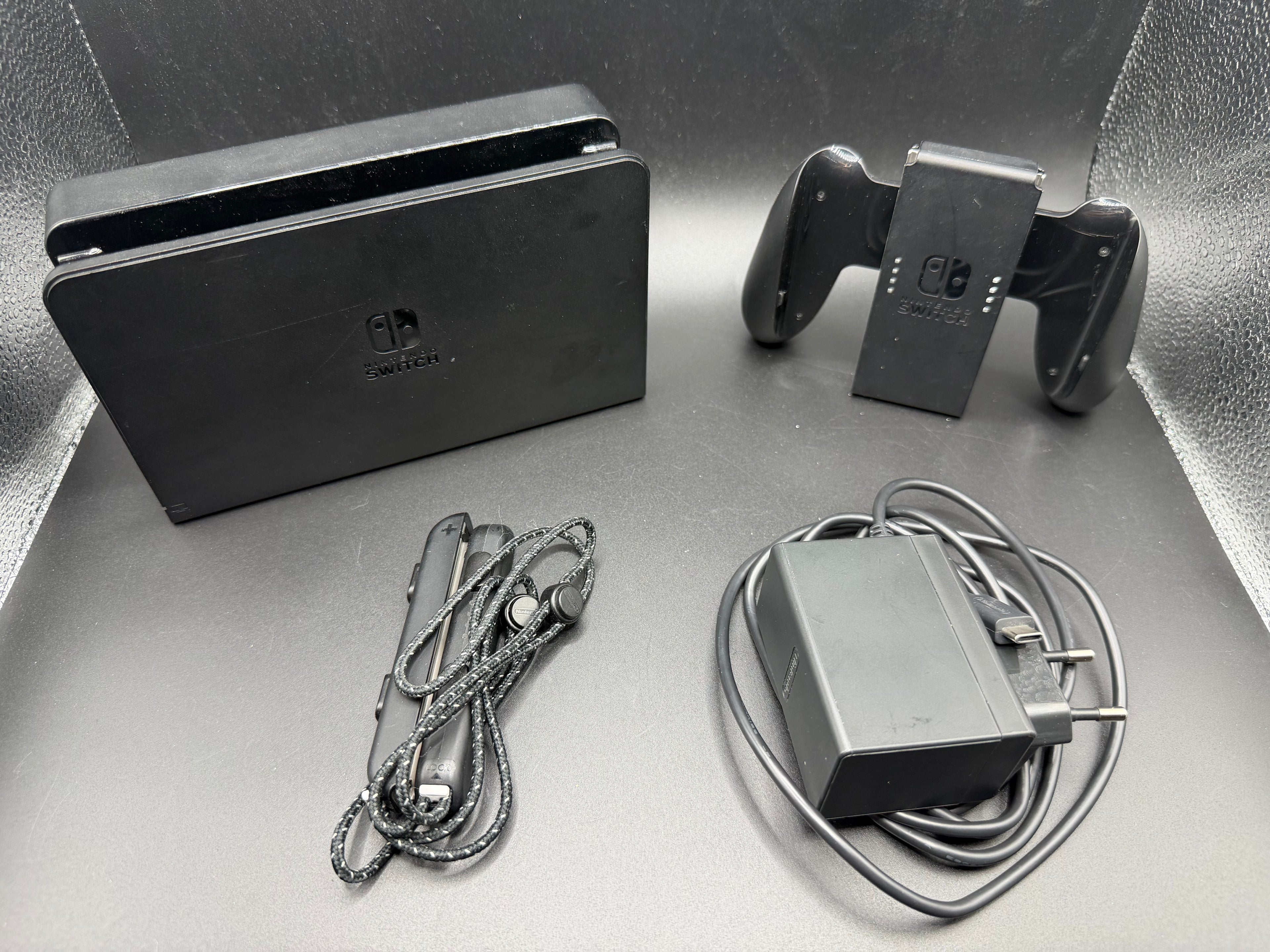 Nintendo Switch OLED – Röd/Blå - 7" Oled