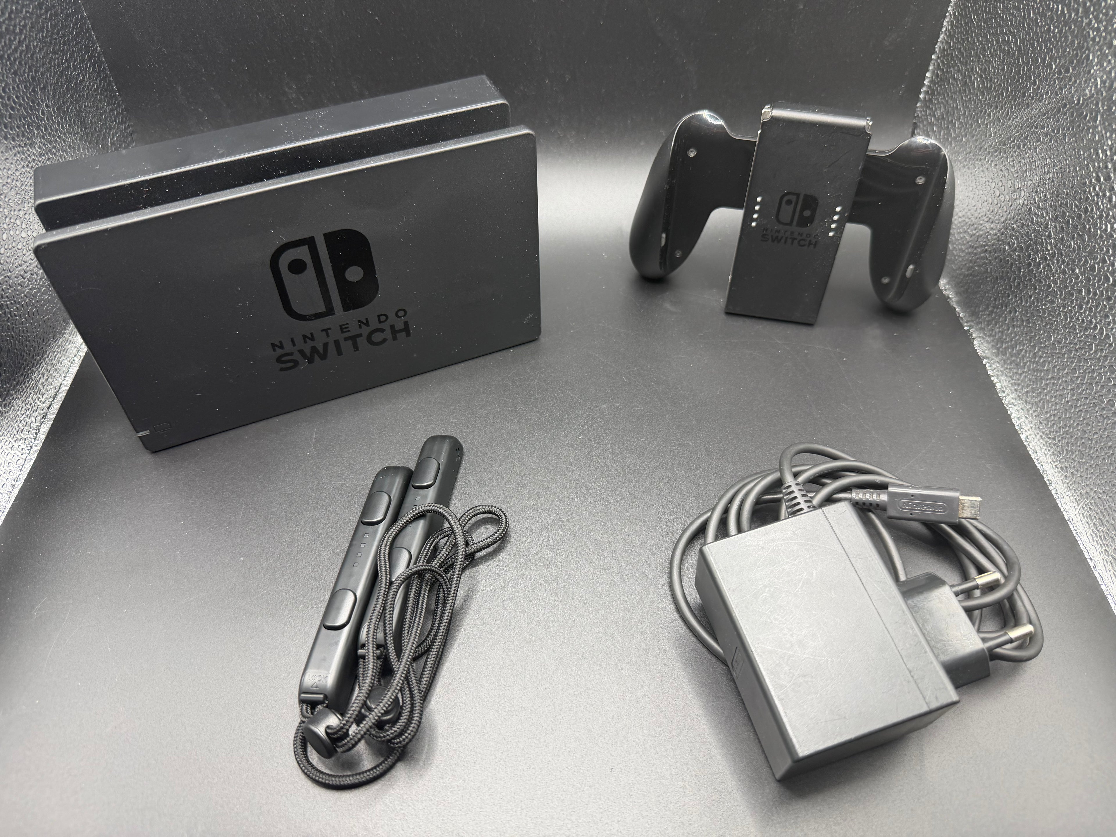 Nintendo Switch V2 – Komplett spelkonsol med tillbehör